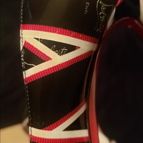 Christian Louboutin - Picture 5 of 5